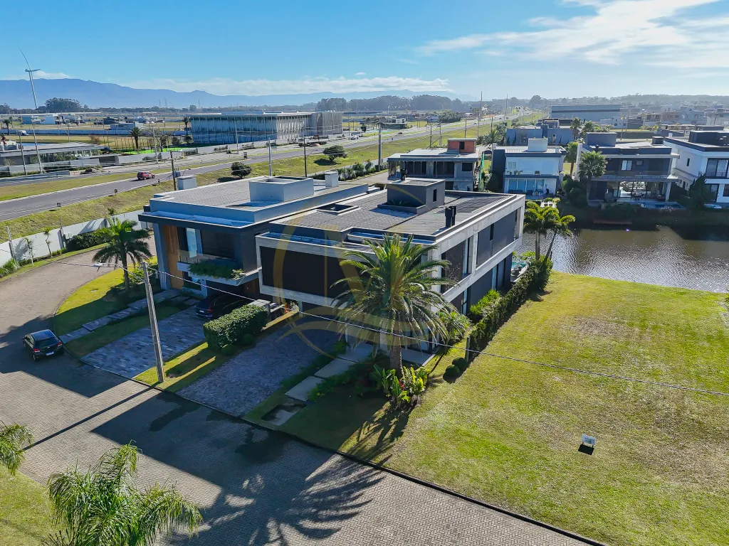 Casa beira lago com 5 suítes e 421 m² no Condomínio Sense — foto 1