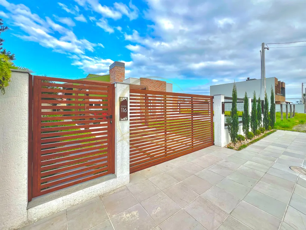 Casa à venda com 3 Dormitórios em Xangri-lá — foto 1