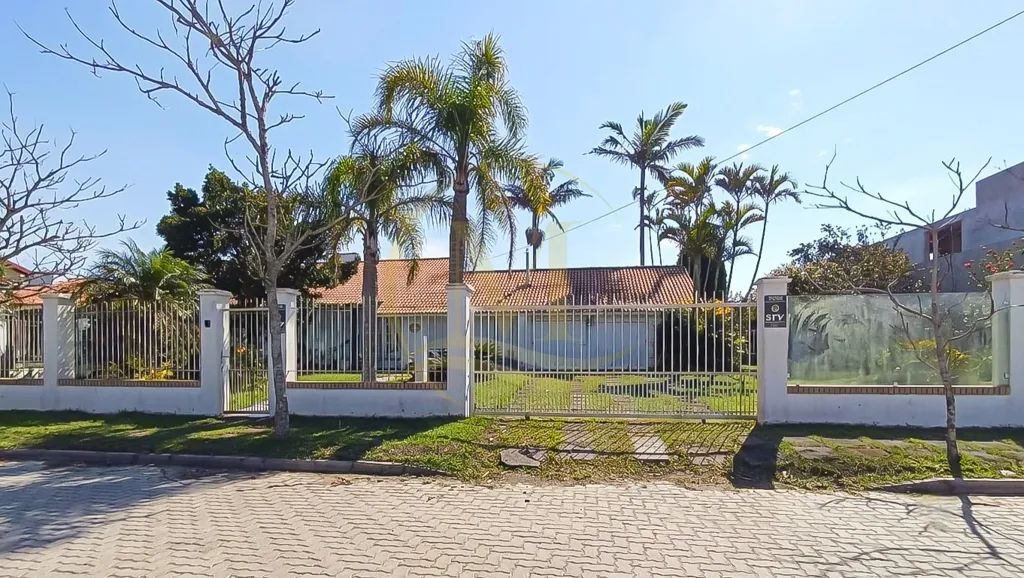 Casa Mobiliada com Piscina em 2 Terrenos à Venda em Atlântida - Xangri-lá — foto 1