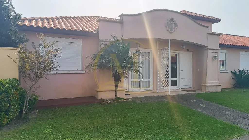 Casa com 3 Dormitórios em Condomínio Fechado em Xangri-Lá — foto 1