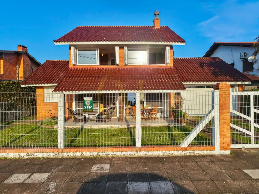 Casa com 3 Dormitórios e Piscina à Venda em Atlântida, Xangri-Lá — foto 1