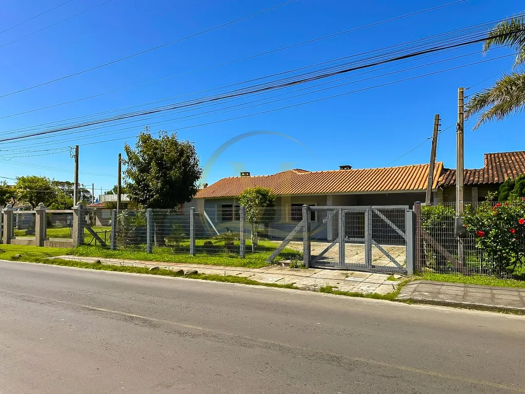 Casa com 3 dormitórios e amplo terreno no Bairro Centro em Xangri-Lá — foto 1