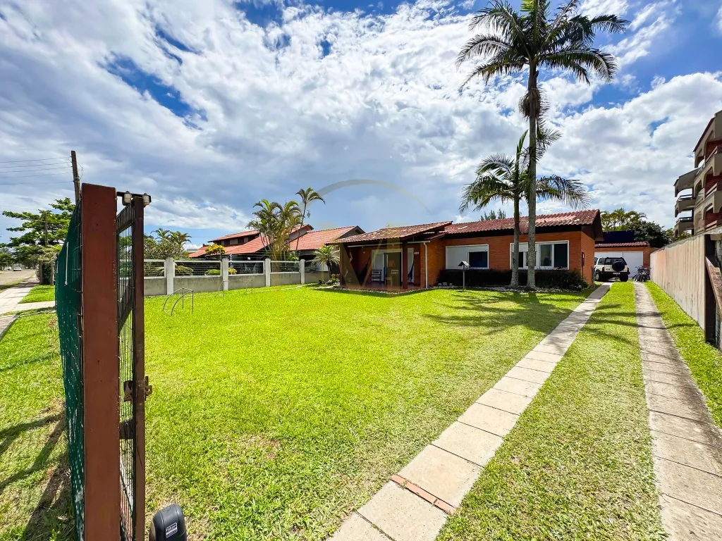 Casa mobiliada com piscina em Atlântida, Xangri-Lá — foto 1
