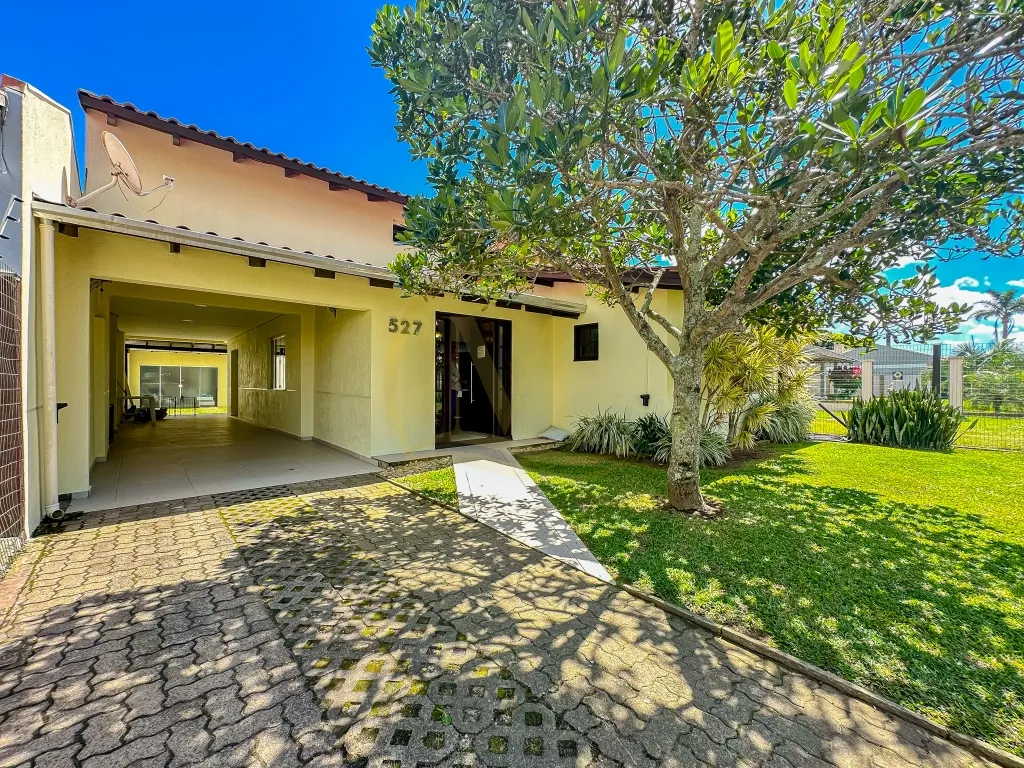 Casa à Venda com 4 Suítes, Mobiliada e Piscina no Centro de Xangri-lá — foto 1