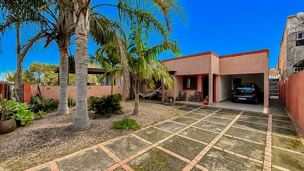 Casa com Anexo no Centro de Xangri-Lá | 3 dormitórios (1 suíte + anexo), churrasqueira e amplo pátio — foto 1