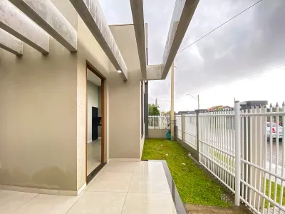 Casa nova e nunca habitada, sozinha no pátio na Praia de Noiva do Mar — foto 4