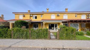 Casa em Condomínio em Marina
