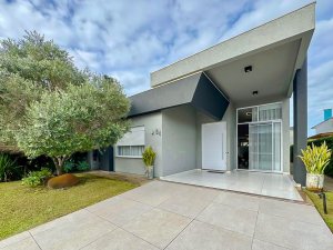 Casa em Condomínio em Maristela