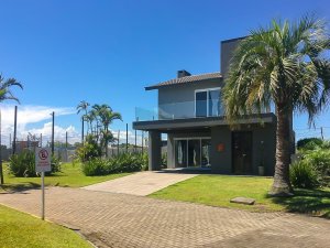 Casa em Condomínio em Maristela