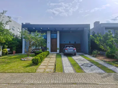 Casa em Condomínio em Praça do Araça