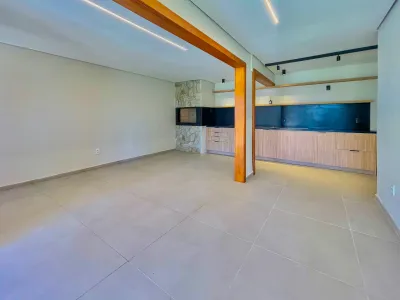 Casa reformada de esquina em frente à alameda no Centro de Xangri-Lá — foto 4