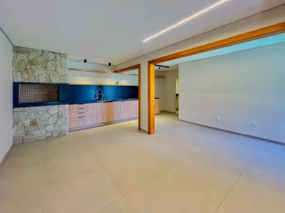 Casa reformada de esquina em frente à alameda no Centro de Xangri-Lá — foto 5