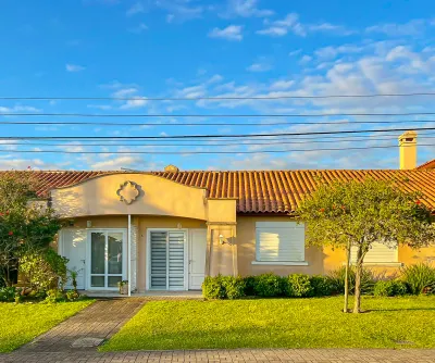 Casa em Condomínio em Noiva do Mar