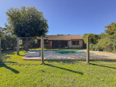 Casa mobiliada com piscina e 3 dormitórios em Atlântida — foto 2