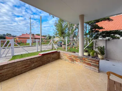 Casa mobiliada com 4 dormitórios e piscina aquecida em Atlântida — foto 4