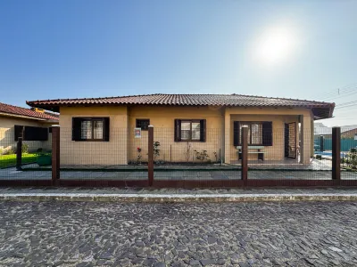 Casa de esquina com piscina a 5 quadras do mar em Rainha do Mar — foto 3