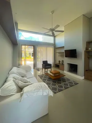 Casa Térrea Mobiliada com 3 Dormitórios em Condomínio Fechado em Xangri-Lá — foto 5