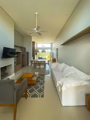 Casa Térrea Mobiliada com 3 Dormitórios em Condomínio Fechado em Xangri-Lá — foto 3