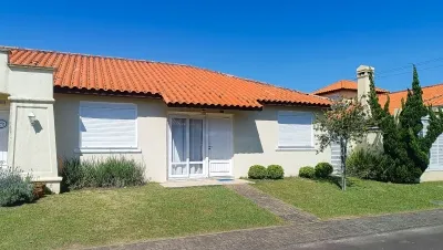 Casa Mobiliada com 3 Dormitórios - Condomínio Fechado em Xangri-Lá — foto 2