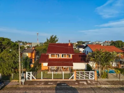 Casa com 3 Dormitórios e Piscina à Venda em Atlântida, Xangri-Lá — foto 2