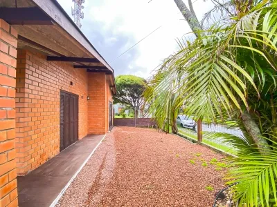 Casa mobiliada de esquina com 2 dormitórios, pátio na frente e garagem fechada — foto 5