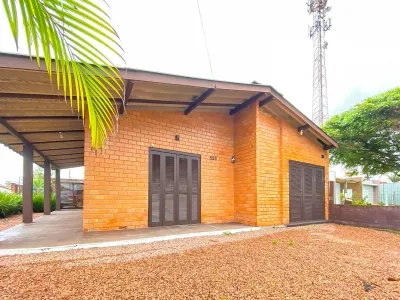 Casa mobiliada de esquina com 2 dormitórios, pátio na frente e garagem fechada — foto 4