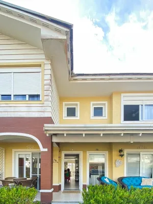 Casa em Condomínio em Marina