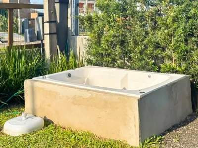 Casa com 2 dormitórios, suíte e hidro no pátio em Noiva do Mar — foto 4