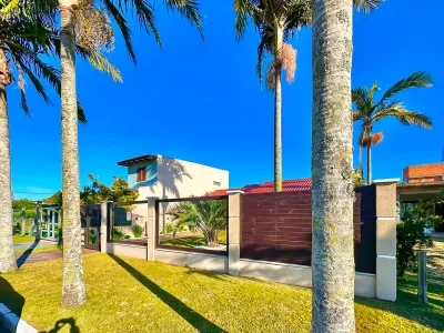 Casa com 3 dormitórios e amplo espaço gourmet em Rainha do Mar — foto 2