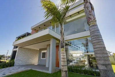 Casa Mobiliada de Esquina com 4 Suítes e Piscina no Condomínio Sunset — foto 5