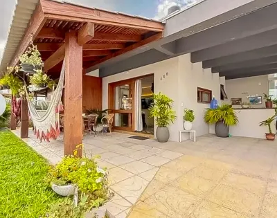 Casa mobiliada na praia | 3 dormitórios, lareira e 120 m² privativos — foto 2