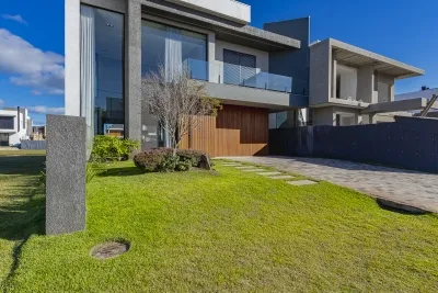 Casa no Condomínio Sunset | 4 suítes, piscina e 230 m² — foto 2