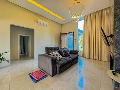 Casa mobiliada com 3 dormitórios e amplo terreno no Centro de Atlântida — foto 4