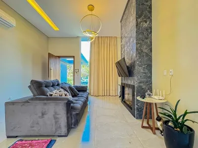 Casa mobiliada com 3 dormitórios e amplo terreno no Centro de Atlântida — foto 3