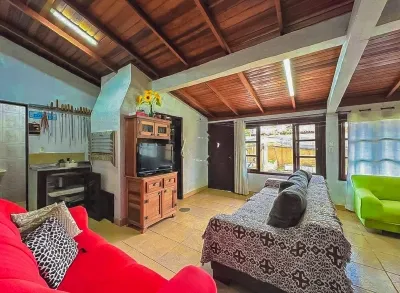 Casa Mobiliada à Venda com 4 Dormitórios no Bairro Centro de Xangri-lá — foto 3