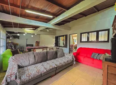 Casa Mobiliada à Venda com 4 Dormitórios no Bairro Centro de Xangri-lá — foto 2