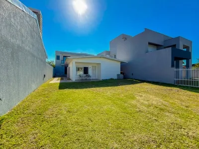 Casa à Venda com 5 Dormitórios e 300 m do Mar no Bairro Centro de Xangri-lá — foto 3