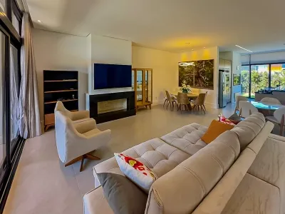 Casa à Venda com 4 Dormitórios, Mobiliada e Piscina no Condomínio Sea Coast - Xangri-lá — foto 4