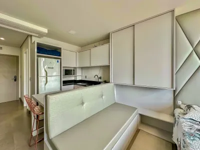 Loft no Livin Atlântida | Mobiliado, climatizado e frente para a avenida — foto 3