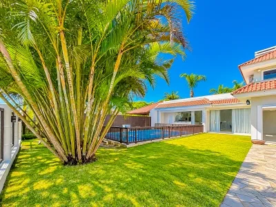 Sobrado em Atlântida | 4 dormitórios (3 suítes), piscina, salão de festas e 380 m² — foto 3