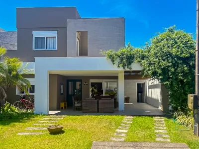 Casa em Condomínio em Noiva do Mar
