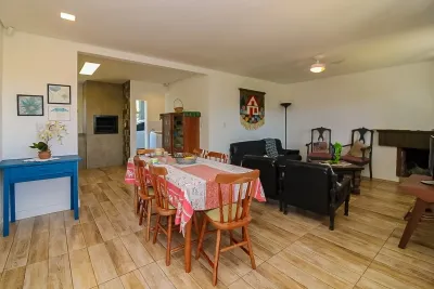 Casa à Venda com 3 Dormitórios Apenas 2 Quadras da Beira Mar em Xangri-lá — foto 5