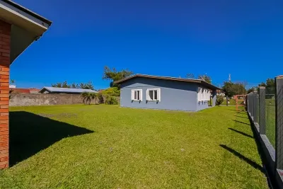 Casa à Venda com 3 Dormitórios Apenas 2 Quadras da Beira Mar em Xangri-lá — foto 4