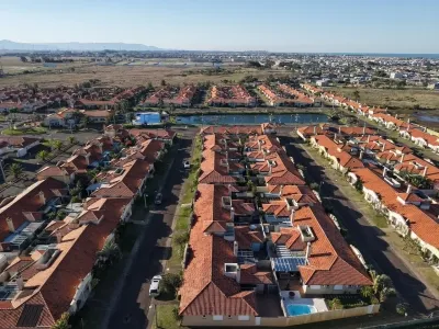 Casa em Condomínio em Noiva do Mar